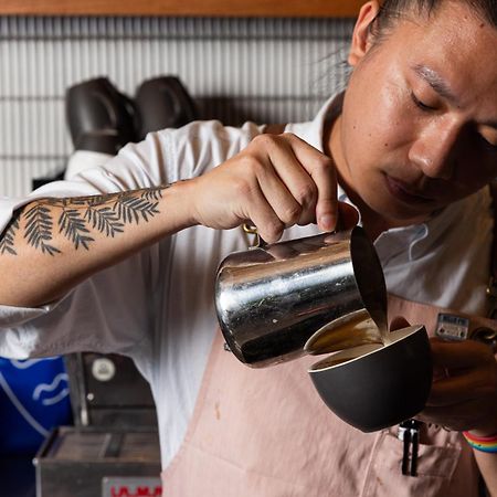 Hotel Crystalbrook Vincent Brisbane Zewnętrze zdjęcie A barista making a latte