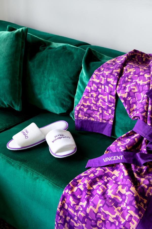 Hotel Crystalbrook Vincent Brisbane Zewnętrze zdjęcie A pair of slippers