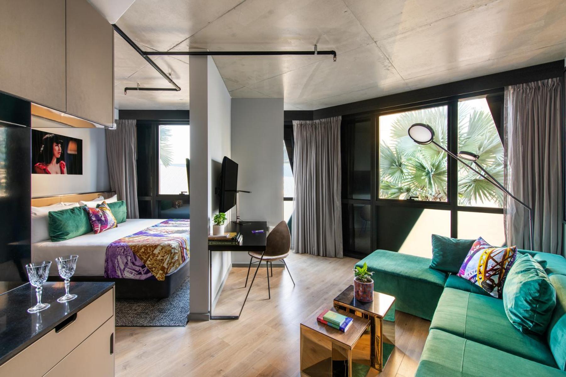 Hotel Crystalbrook Vincent Brisbane Zewnętrze zdjęcie A suite at the hotel