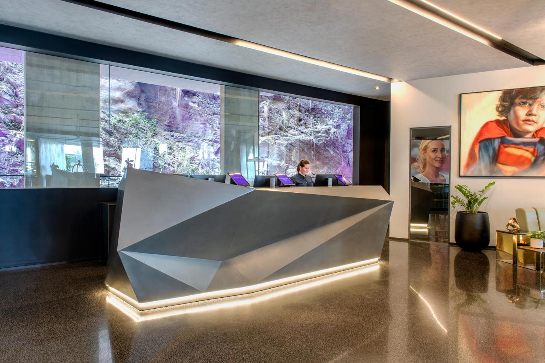 Hotel Crystalbrook Vincent Brisbane Zewnętrze zdjęcie Reception desk at the headquarters of the company in Madrid